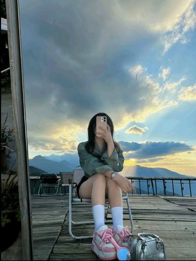 ảnh chill ở biển ngồi ghế