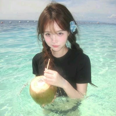 ảnh chill ở biển với quả dừa tươi