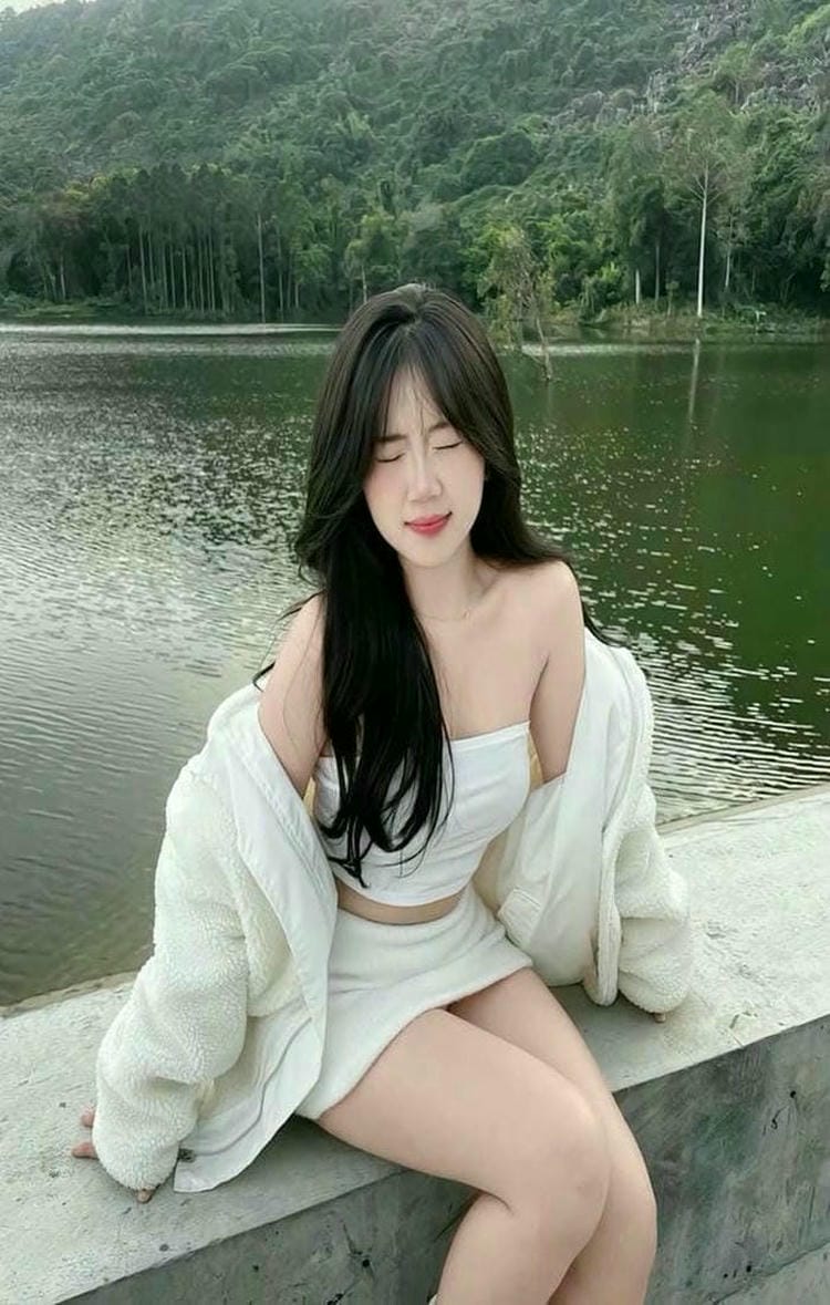 Gái xinh mặc váy siêu ngắn