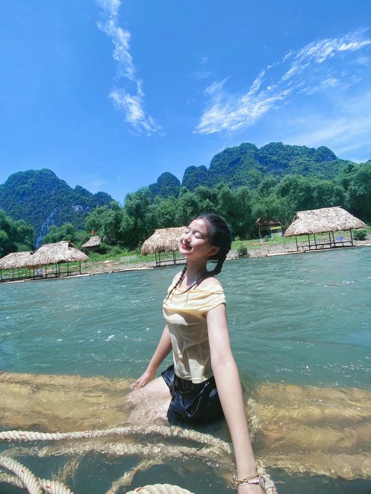 gái xinh 2k4 đi tắm biển
