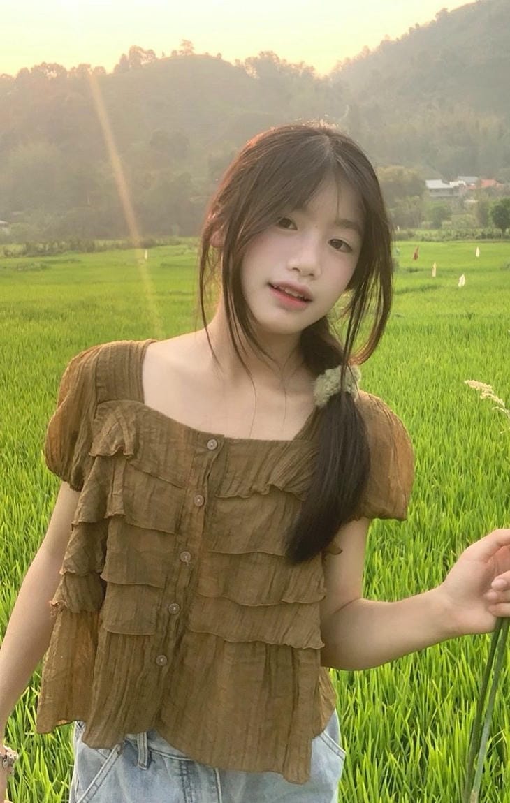 gái xinh 2k4 ngây thơ