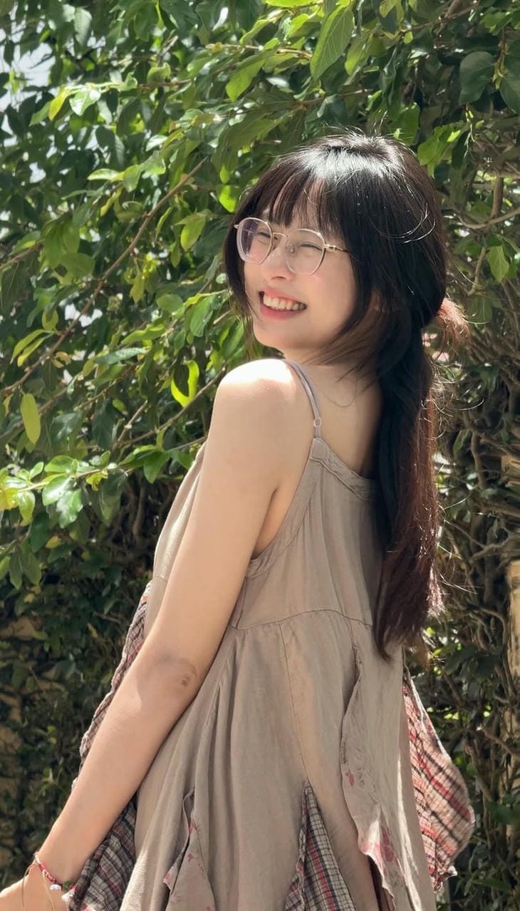 gái xinh 2k4 nhí nhảnh