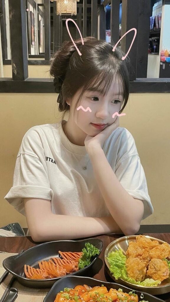gai xinh 2k9 di an cuc cute