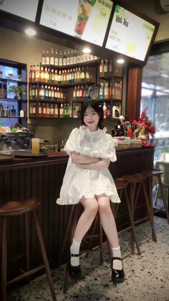 gai xinh 2k9 di uong tra sua