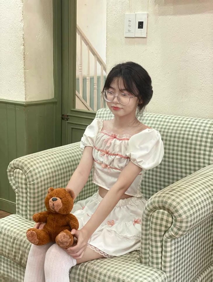 gai xinh 2k9 ngoc chi deo kinh