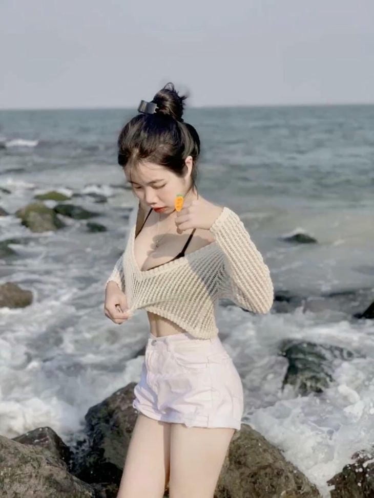 gái xinh mặc bikini cute