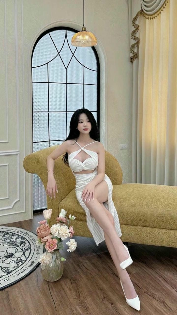 gái xinh mặc váy ngắn dáng đẹp