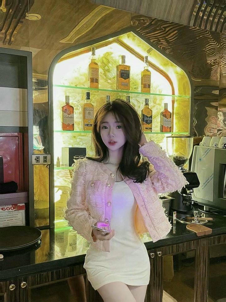 gái xinh mặc váy ngắn sành điệu