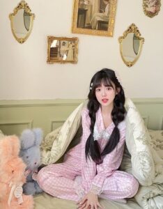 gai xinh mac do ngu 28.jpg